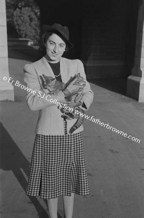 MS ELSIE CARNEY WITH KITTENS